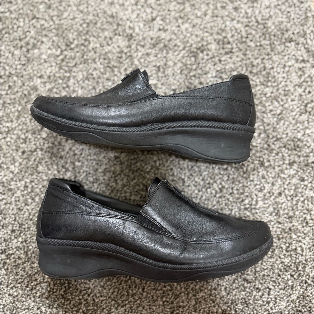Hush Puppies Black Leather Women's Loafers